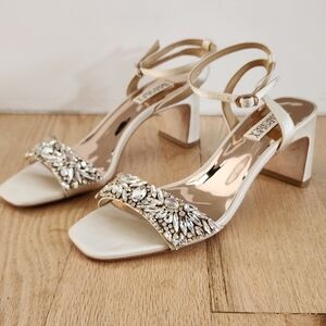 Badgley Mischka ivory heels size 7.5